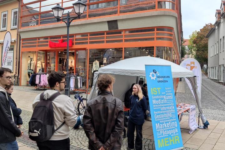 Stand der Regionalgruppe auf der Stadtrallye an der TU Ilmenau